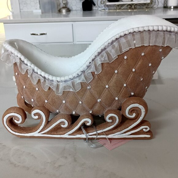 NEW! EXQUISITE GINGERBREAD SLEIGH DECOR - Picture 4 of 5